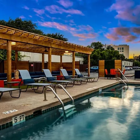 Modern 1Br Retreat Pool 10 Minutes To Austin Apartment